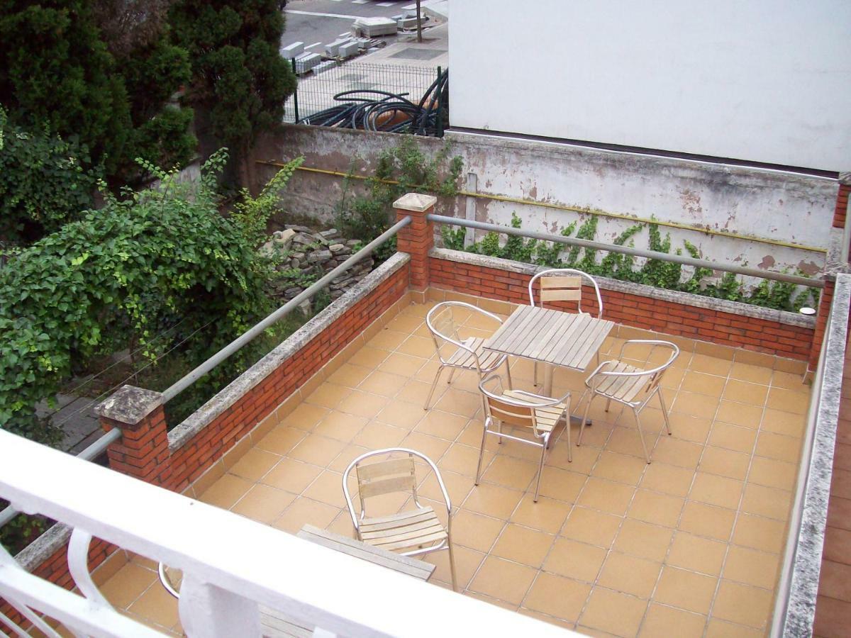 Pensión Los Pinos Gijón Exterior foto