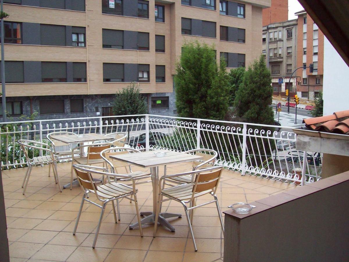 Pensión Los Pinos Gijón Exterior foto