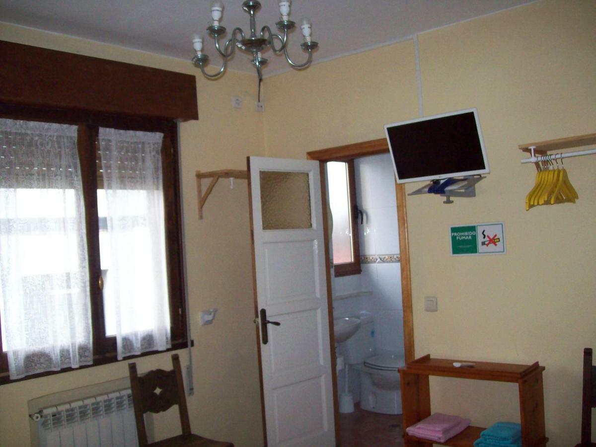 Pensión Los Pinos Gijón Exterior foto