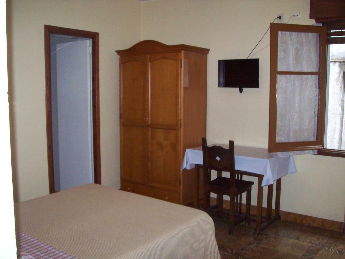Pensión Los Pinos Gijón Exterior foto